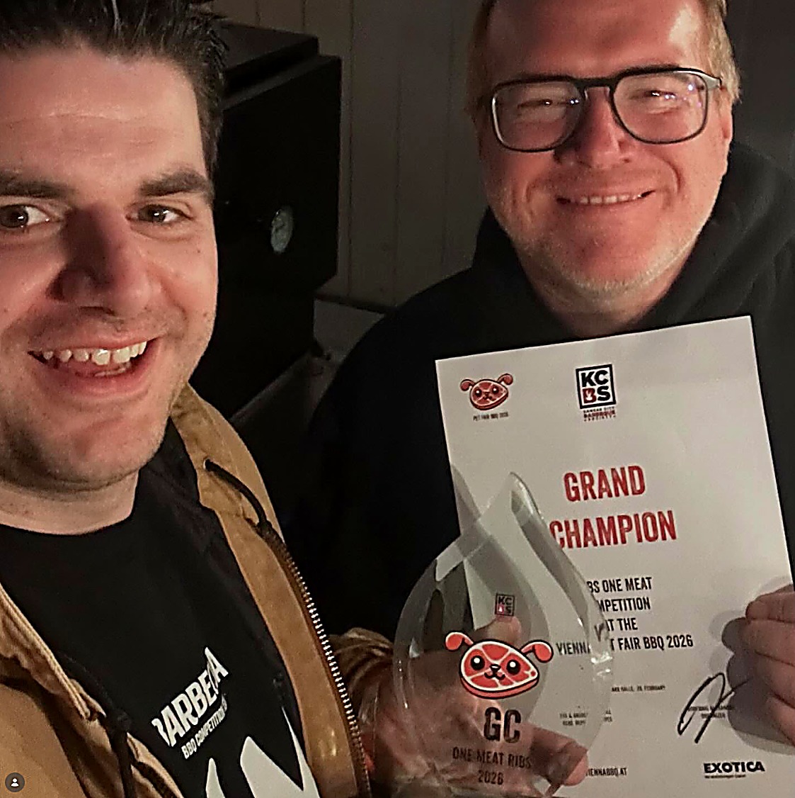 Grand Champion award in handen van het team